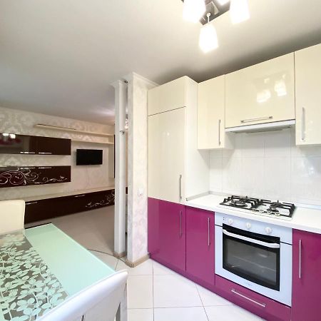 Beautiful 1-Bedroom Near Most City Center Dnipro Exterior photo