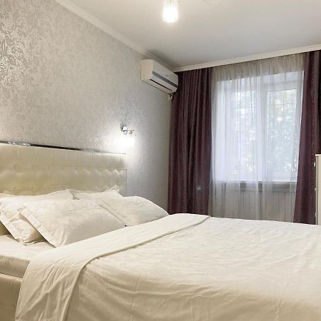 Beautiful 1-Bedroom Near Most City Center Dnipro Exterior photo