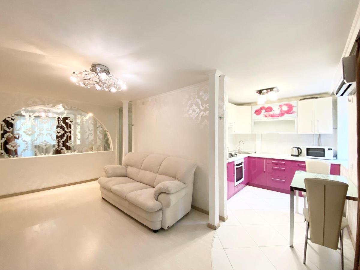 Beautiful 1-Bedroom Near Most City Center Dnipro Exterior photo